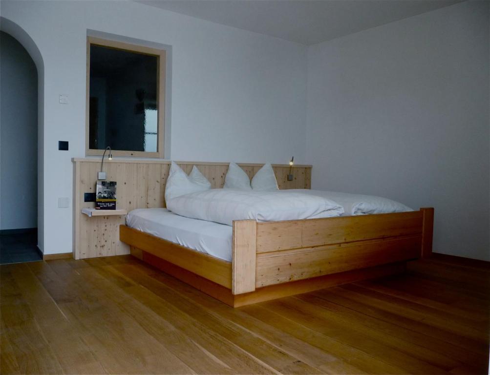 Putzerhof Aparthotel Funes  Bilik gambar